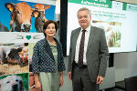 Landeshauptmann-Stellvertreter Anton Lang und Tierschutzombudsfrau Barbara Fiala-Köck liegt der Tierschutz am Herzen. © Fotos: steiermark.at/Streibl; bei Quellenangabe honorarfrei Landeshauptmann-Stellvertreter Anton Lang und Tierschutzombudsfrau Barbara Fiala-Köck liegt der Tierschutz am Herzen. © Fotos: steiermark.at/Streibl; bei Quellenangabe honorarfrei