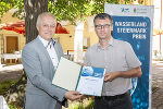 Preisträger der Kategorie Hochwasserschutz: JR-AquaConSol GmbH, v.l.n.r.: Landesrat Seitinger mit DI Dr. Christian Reszler © Foto Fischer / bei Quellenangabe honorarfrei Preisträger der Kategorie Hochwasserschutz: JR-AquaConSol GmbH, v.l.n.r.: Landesrat Seitinger mit DI Dr. Christian Reszler © Foto Fischer / bei Quellenangabe honorarfrei