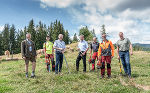 Hafellner, Seitinger, Titschenbacher , Affenberger und die Mitglieder der Agrargemeinschaft Gmoa-Alm bereiten sich auf den Tag der Almen vor und laden zur Mithilfe bei der Almpflege ein. © steiermark.at/Streibl, bei Quellenangabe honorarfrei Hafellner, Seitinger, Titschenbacher , Affenberger und die Mitglieder der Agrargemeinschaft Gmoa-Alm bereiten sich auf den Tag der Almen vor und laden zur Mithilfe bei der Almpflege ein. © steiermark.at/Streibl, bei Quellenangabe honorarfrei
