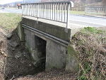 Dann wird der Durchlass Untergiem durch ein Stahlwellrohr ersetzt. © A16 Dann wird der Durchlass Untergiem durch ein Stahlwellrohr ersetzt. © A16