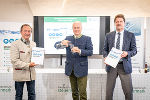 LR Hans Seitinger (M.) präsentierte gemeinsam mit Franz Hammer (l., Obmann der Gemeinschaft der Steirischen Abwasserentsorger) und Abteilungsleiter Johann Wiedner (r.) den Abwasserwirtschaftsplan Steiermark 2020. © Bilder: Land Steiermark/Streibl; Verwendung bei Quellenangabe honorarfrei LR Hans Seitinger (M.) präsentierte gemeinsam mit Franz Hammer (l., Obmann der Gemeinschaft der Steirischen Abwasserentsorger) und Abteilungsleiter Johann Wiedner (r.) den Abwasserwirtschaftsplan Steiermark 2020. © Bilder: Land Steiermark/Streibl; Verwendung bei Quellenangabe honorarfrei