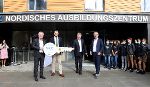 LH-Stv. Anton Lang, Bgm. Thomas Rauninger, VK Werner Kogler und Sport-LR Christopher Drexler (v.l.) vor dem neuen Sport-Campus in Eisenerz. © GEPA Pictures/Nutzung bei Quellenangabe honorarfrei LH-Stv. Anton Lang, Bgm. Thomas Rauninger, VK Werner Kogler und Sport-LR Christopher Drexler (v.l.) vor dem neuen Sport-Campus in Eisenerz. © GEPA Pictures/Nutzung bei Quellenangabe honorarfrei