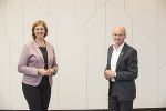 Landesrätin Barbara Eibinger-Miedl und WK-Fachgruppenobmann Gastronomie Klaus Friedl setzen sich für die heimischen Gastronomiebetriebe ein. © Fischer; Nutzung bei Quellenangabe honorarfrei Landesrätin Barbara Eibinger-Miedl und WK-Fachgruppenobmann Gastronomie Klaus Friedl setzen sich für die heimischen Gastronomiebetriebe ein.