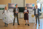 Präsentierten gemeinsam das neue Wetterportal: Andrea Gössinger-Wieser, Alexander Podesser, LRin Ursula Lackner und Friedrich Hofer (v.l.) © Foto: Land Steiermark/ Purgstaller; bei Quellenangabe honorarfrei Präsentierten gemeinsam das neue Wetterportal: Andrea Gössinger-Wieser, Alexander Podesser, LRin Ursula Lackner und Friedrich Hofer (v.l.) © Foto: Land Steiermark/ Purgstaller; bei Quellenangabe honorarfrei
