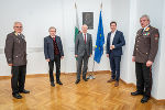 Landesfeuerwehrreferententreffen in der Steiermark: Bundesfeuerwehrpräsident Albert Kern, Landesrat Wolfgang Klinger, Landesrat Johann Seitinger, Landesrat Daniel Fellner und Landesfeuerwehrkommandant Reinhard Leichtfried (v.l.) © Land Steiermark/Streibl; bei Quellenangabe honorarfrei Landesfeuerwehrreferententreffen in der Steiermark: Bundesfeuerwehrpräsident Albert Kern, Landesrat Wolfgang Klinger, Landesrat Johann Seitinger, Landesrat Daniel Fellner und Landesfeuerwehrkommandant Reinhard Leichtfried (v.l.)