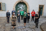 Setzen sich gemeinsam gegen Gewalt an Frauen ein: Helga Kügerl (FPÖ), Robert Reif (NEOS), Doris Kampus (SPÖ), Veronika Nitsche (GRÜNE), Maria Skazel (ÖVP), Manuela Khom (ÖVP), Claudia Klimt-Weithaler (KPÖ), Helga Ahrer (SPÖ), Juliane Bogner-Strauß (ÖVP) © Foto: Erwin Scheriau; bei Quellenangabe honorarfrei Setzen sich gemeinsam gegen Gewalt an Frauen ein: Helga Kügerl (FPÖ), Robert Reif (NEOS), Doris Kampus (SPÖ), Veronika Nitsche (GRÜNE), Maria Skazel (ÖVP), Manuela Khom (ÖVP), Claudia Klimt-Weithaler (KPÖ), Helga Ahrer (SPÖ), Juliane Bogner-Strauß (ÖVP) © Foto: Erwin Scheriau; bei Quellenangabe honorarfrei