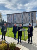 Landesrat Hans Seitinger bei der Schlüsselübergabe zu 24 geförderten Wohnungen im Oktober in Spielberg. (v.l.n.r.: Matthias Kranz, Architekt Günter Reissner, Landesrat Hans Seitinger und OWG-Vorstand Herbert Kratzmann) © Lebensressort / bei Quellenangabe honorarfrei Landesrat Hans Seitinger bei der Schlüsselübergabe zu 24 geförderten Wohnungen im Oktober in Spielberg. (v.l.n.r.: Matthias Kranz, Architekt Günter Reissner, Landesrat Hans Seitinger und OWG-Vorstand Herbert Kratzmann) © Lebensressort / bei Quellenangabe honorarfrei