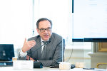 Harald Eitner lobt die Kooperation zwischen vielen Einsatzorganisationen und Firmen bei der Einrichtung der Test- und Impfstraßen. © Land Steiermark/Jesse Streibl. Bei Quellenangabe honorarfrei. Harald Eitner lobt die Kooperation zwischen vielen Einsatzorganisationen und Firmen bei der Einrichtung der Test- und Impfstraßen. © Land Steiermark/Jesse Streibl. Bei Quellenangabe honorarfrei.