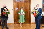 Blumenkönigin Julia II. überreichte LH Schützenhöfer und LH-Stv. Lang ihre Valentinsgrüße. © Land Steiermark/Streibl; Nutzung bei Quellenangabe honorarfrei Blumenkönigin Julia II. überreichte LH Schützenhöfer und LH-Stv. Lang ihre Valentinsgrüße. © Land Steiermark/Streibl; Nutzung bei Quellenangabe honorarfrei