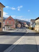Im Zentrum von Paldau wird ein Fahrbahnteiler errichtet. © Land Steiermark