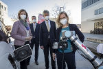 v.l.: Wissenschaftslandesrätin Barbara Eibinger-Miedl, TU-Vizerektor Horst Bischof, TU-Rektor HArald Kainz und Klimaschutzministerin Leonore Gewessler. © TU Graz/Lunghammer v.l.: Wissenschaftslandesrätin Barbara Eibinger-Miedl, TU-Vizerektor Horst Bischof, TU-Rektor HArald Kainz und Klimaschutzministerin Leonore Gewessler.