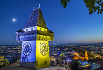 Der Grazer Uhrturm leuchtet in der Europawoche von 3. bis 9. Mai in den Farben Europas: blau und gelb. 