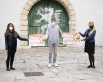 LRin Doris Kampus (li.) und LRin Juliane Bogner-Strauß präsentierten gemeinsam mit Schüler Caspar Moebius die Kampagne „#KeinPlatzfürHate"