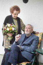 Frau Asima freute sich auch über den Besuch. © Foto: Foto Fischer; bei Quellenangabe honorarfrei Frau Asima freute sich auch über den Besuch.