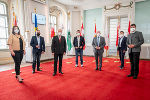 Die Veterinärreferenten der Bundesländer mit dem zuständigen Bundesminister. V.l.n.r.: LH-Stv. Astrid Eisenkopf (Bgld.), LR Josef Schwaiger (Sbg.), LR Hans Seitinger (Stmk.), BM Wolfgang Mückstein, LR Maximilian Hiegelsberger (OÖ), StR Jürgen Czernohorszky (W), LR Martin Gruber (Ktn.) © Fotos: Land Steiermark/Streibl; Nutzung bei Quellenangabe honorarfrei Die Veterinärreferenten der Bundesländer mit dem zuständigen Bundesminister. V.l.n.r.: LH-Stv. Astrid Eisenkopf (Bgld.), LR Josef Schwaiger (Sbg.), LR Hans Seitinger (Stmk.), BM Wolfgang Mückstein, LR Maximilian Hiegelsberger (OÖ), StR Jürgen Czernohorszky (W), LR Martin Gruber (Ktn.) © Fotos: Land Steiermark/Streibl; Nutzung bei Quellenangabe honorarfrei