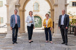 Mit vereinten Kräften zu einem neuen FH-Standort für Gesundheits- und Krankenpflegeberufe in Kapfenberg: Kapfenbergs Bürgermeister Fritz Kratzer, Landesrätin Barbara Eibinger-Miedl, Landesrätin Ursula Lackner und Kapfenbergs Vizebürgermeister Erwin Fuchs (v.l.) © Land Steiermark/Streibl; Nutzung bei Quellenangabe honorarfrei Mit vereinten Kräften zu einem neuen FH-Standort für Gesundheits- und Krankenpflegeberufe in Kapfenberg: Kapfenbergs Bürgermeister Fritz Kratzer, Landesrätin Barbara Eibinger-Miedl, Landesrätin Ursula Lackner und Kapfenbergs Vizebürgermeister Erwin Fuchs (v.l.)