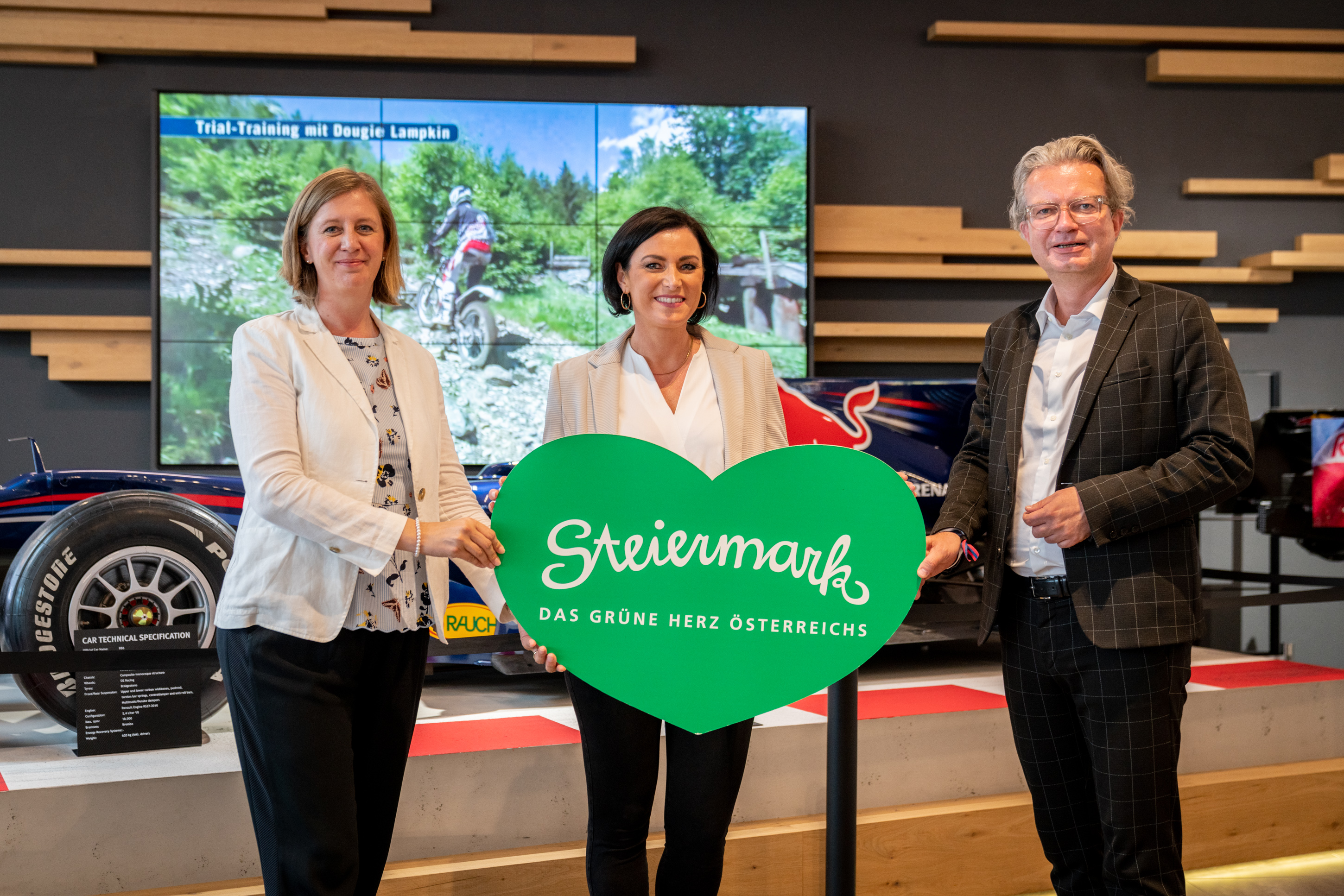 LR Eibinger-Miedl, BM Köstinger und LR Drexler am Red Bull Ring in Spielberg © steiermark.at/Streibl LR Eibinger-Miedl, BM Köstinger und LR Drexler am Red Bull Ring in Spielberg © steiermark.at/Streibl