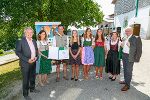 LH-Stv. Anton Lang (li.) und LR Johann Seitinger (re.) überreichten gemeinsam mit Barbara Fiala-Köck (2.v.r.) an die Familie Neuhold die Auszeichnung. © Foto: Land Steiermark/FotoFrankl; bei Quellenangabe honorarfrei LH-Stv. Anton Lang (li.) und LR Johann Seitinger (re.) überreichten gemeinsam mit Barbara Fiala-Köck (2.v.r.) an die Familie Neuhold die Auszeichnung. © Foto: Land Steiermark/FotoFrankl; bei Quellenangabe honorarfrei