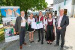 LH-Stv. Anton Lang (re.) und LR. Johann Seitinger (li.) überreichten gemeinsam mit Barbara Fiala-Köck (2.v.r.) an die Familie Steßl die Auszeichnung. © Foto: Land Steiermark/FotoFrankl; bei Quellenangabe honorarfrei LH-Stv. Anton Lang (re.) und LR. Johann Seitinger (li.) überreichten gemeinsam mit Barbara Fiala-Köck (2.v.r.) an die Familie Steßl die Auszeichnung. © Foto: Land Steiermark/FotoFrankl; bei Quellenangabe honorarfrei