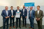 Auszeichnung für Emissionsfreie Citylogistik Graz: LH-Stv. Anton Lang, Paul Janacek (Österreichische Post AG), Vorstandsmitglied Peter Umundum (Österreichische Post AG), Matthias Hofmann (Österreichische Post AG), ÖBB-Regionalmanager Peter Wallis und VCÖ-Sprecher Christian Gratzer (v.l.) © Fotos: Land Steiermark/Frankl; bei Quellenangabe honorarfrei Auszeichnung für Emissionsfreie Citylogistik Graz: LH-Stv. Anton Lang, Paul Janacek (Österreichische Post AG), Vorstandsmitglied Peter Umundum (Österreichische Post AG), Matthias Hofmann (Österreichische Post AG), ÖBB-Regionalmanager Peter Wallis und VCÖ-Sprecher Christian Gratzer (v.l.)