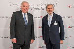 Zum zweiten Konferenztag von "Österreich 22" konnte LH Hermann Schützenhöfer EU-Kommissar Johannes Hahn als Impulsreferent zum Thema "Österreich und die EU" begrüßen. ©      