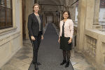 LR Barbara Eibinger-Miedl (l.) und LR Doris Kampus (r.): Mit einer Verordnung wird die Geschäftsöffnung am 19. Dezember in der Steiermark möglich gemacht. © Land Steiermark/Drechsler; Nutzung bei Quellenangabe honorarfrei LR Barbara Eibinger-Miedl (l.) und LR Doris Kampus (r.): Mit einer Verordnung wird die Geschäftsöffnung am 19. Dezember in der Steiermark möglich gemacht.