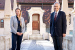 Gesundheitslandesrätin Juliane Bogner-Strauß und KAGes-Vorstand Gerhard Stark freuen sich, dass auch kürzlich pensionierte KAGes-MitarbeiterInnen vom Corona-Bonus profitieren. © Land Steiermark/Streibl; Nutzung bei Quellenangabe honorarfrei Gesundheitslandesrätin Juliane Bogner-Strauß und KAGes-Vorstand Gerhard Stark freuen sich, dass auch kürzlich pensionierte KAGes-MitarbeiterInnen vom Corona-Bonus profitieren.