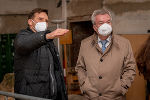 Grabungsleiter Marko Mele und LH-Stv. Anton Lang (v.l.). © Bild: Land Steiermark/Jesse Streibl Grabungsleiter Marko Mele und LH-Stv. Anton Lang (v.l.).