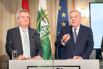 LH-Stv. Anton Lang und LH Hermann Schützenhöfer (v.l.) kündigen weitere Verbesserungen im öffentlichen Verkehr an. © Bilder: Land Steiermark/Jesse Streibl; Verwendung bei Quellenangabe honorarfrei LH-Stv. Anton Lang und LH Hermann Schützenhöfer (v.l.) kündigen weitere Verbesserungen im öffentlichen Verkehr an.