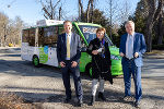 StB-Geschäftsführer Gerhard Harer, Landesrätin Ursula Lackner und Landeshauptmann-Stellvertreter Anton Lang (v.l.) präsentieren die neuen E-Busse, die zukünftig auf etlichen Linien des RegioBus Steiermark im Einsatz sein werden.