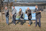 Johann Janker, Firma ECOwind, Leonhard Steinbauer, Versuchsstation Haidegg, LR Ursula Lackner, LR Johann Seitinger und Franz Grießer, Leiter der Abteilung 10 - Land- und Forstwirtschaft beim Spatenstich der neuen PV-Anlage