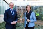 Wirtschaftslandesrätin Barbara Eibinger-Miedl und der Grazer Wirtschaftsstadtrat Günter Riegler unterstützen betriebliche Qualifizierungsmaßnahmen mit einem neuen Förderungsprogramm. © Land Steiermark Wirtschaftslandesrätin Barbara Eibinger-Miedl und der Grazer Wirtschaftsstadtrat Günter Riegler unterstützen betriebliche Qualifizierungsmaßnahmen mit einem neuen Förderungsprogramm.