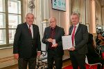 Goldenes Ehrenzeichen für Verdienste um die Republik Österreich für Leopold Toifl © Land Steiermark/Robert Frankl; Verwendung bei Quellenangabe honorarfrei Goldenes Ehrenzeichen für Verdienste um die Republik Österreich für Leopold Toifl