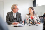 LR Christopher Drexler und LR Doris Kampus bei einem Medientermin im Ankunftszentrum auf der Grazer Messe (Archivfoto).