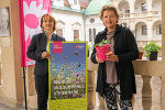 Projektkoordinatorin Christine Podlipnig und Landesrätin Ursula Lackner.