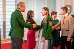 Kulturlandesrat Christopher Drexler gratuliert zum Leistungsabzeichen in Gold des Österreichischen Blasmusikverbandes.