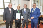 LH Hermann Schützenhöfer überreichte gemeinsam mit LH-Stv. Anton Lang an Alonso Alberto Jimenez Arboleda das Große Ehrenzeichen des Landes Steiermark © Foto: Foto Fischer; bei Quellenangabe honorarfrei LH Hermann Schützenhöfer überreichte gemeinsam mit LH-Stv. Anton Lang an Alonso Alberto Jimenez Arboleda das Große Ehrenzeichen des Landes Steiermark
