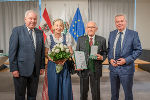 Landeshauptmann Hermann Schützenhöfer, Waltraud Tscheppe, Roland Tscheppe und Landeshauptmann-Stellvertreter Anton Lang (v.l.) ©      