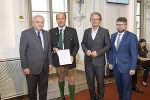 LH Hermann Schützenhöfer überreichte im Beisein von LR Christopher Drexler und KO Johannes Schwarz an Michael Thomas Stvarnik die Urkunde zur Führung des Berufstitels "Technischer Rat" © Foto: Foto Fischer; bei Quellenangabe honorarfrei LH Hermann Schützenhöfer überreichte im Beisein von LR Christopher Drexler und KO Johannes Schwarz an Michael Thomas Stvarnik die Urkunde zur Führung des Berufstitels "Technischer Rat"