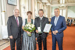LH Hermann Schützenhöfer, Franz Titschenbacher mit Gattin und LH-Stv. Anton Lang (v.l.). © LandSteiermark/Fischer; bei Quellenangabe honorarfrei LH Hermann Schützenhöfer, Franz Titschenbacher mit Gattin und LH-Stv. Anton Lang (v.l.).