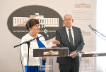 LT-Präs. Manuela Khom mit Istvan Pasztor (Präsident der Versammlung der Provinz Vojvodina).