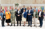 in der Mitte v.l.n.r.: EUFOR-Kommandant GenMaj Anton Wessely, EU-Botschafter Johann Sattler, Landtagspräsidentin Manuela Khom, Landesrat Christopher Drexler mit Abgeordneten des Europa-Ausschusses des Landtag Steiermark in Sarajevo in der Mitte v.l.n.r.: EUFOR-Kommandant GenMaj Anton Wessely, EU-Botschafter Johann Sattler, Landtagspräsidentin Manuela Khom, Landesrat Christopher Drexler mit Abgeordneten des Europa-Ausschusses des Landtag Steiermark in Sarajevo