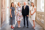 Starten gemeinsam Maßnahmen gegen Gewalt an älteren Menschen: Soziallandesrätin Doris Kampus, Manuela Kunst (Pensionistenverband Steiermark), Gregor Hammerl (Steirischer Seniorenbund) und Pflegelandesrätin Juliane Bogner-Strauß. Starten gemeinsam Maßnahmen gegen Gewalt an älteren Menschen: Soziallandesrätin Doris Kampus, Manuela Kunst (Pensionistenverband Steiermark), Gregor Hammerl (Steirischer Seniorenbund) und Pflegelandesrätin Juliane Bogner-Strauß.