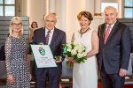 Ehrenring-Verleihung in der Aula der Alten Universität: Zweite Landtagspräsidentin Gabriele Kolar, Helmut List mit Gattin Kathryn, Landeshauptmann Hermann Schützenhöfer (v.l.) © Land Steiermark/Christopher Jörgler; Verwendung bei Quellenangabe honorarfrei