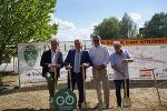 Griffen zum Spaten: Gerhard Horn (Geschäftsführer Klöcher Bau), Landesbaudirektor Andreas Tropper, LH-Stv. Anton Lang und Bgm. Marcus Martschitsch (v.r.) © Land Steiermark