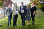 Eva Heizmann (Volkskultur Steiermark), Simon Koiner-Graupp (Volkskultur Steiermark), LH Christopher Drexler, Evelyn Kometter (Referat Kunst, Kulturelles Erbe und Volkskultur) und Claudia Unger (UMJ/Abteilung Volkskunde) © Land Steiermark/Binder; bei Quellenangabe honorarfrei