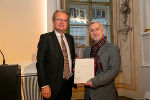 LH Christopher Drexler überreichte Alfred Haidacher den Berufstitel „Professor“. LH Christopher Drexler überreichte Alfred Haidacher den Berufstitel „Professor“.