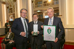 Ehrenzeichen-Verleihung: LH Christopher Drexler, Christian Brünner und LH-Stv. Anton Lang (v.l.) © Land Steiermark/Robert Frankl; Verwendung bei Quellenangabe honorarfrei Ehrenzeichen-Verleihung: LH Christopher Drexler, Christian Brünner und LH-Stv. Anton Lang (v.l.)