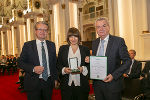 Verleihung der Ehrenzeichen des Landes Steiermark für Wissenschaft, Forschung und Kunst: LH Christopher Drexler, Christine A. Maier und LH-Stv. Anton Lang (v.l.) © Land Steiermark/Robert Frankl; Verwendung bei Quellenangabe honorarfrei Verleihung der Ehrenzeichen des Landes Steiermark für Wissenschaft, Forschung und Kunst: LH Christopher Drexler, Christine A. Maier und LH-Stv. Anton Lang (v.l.)