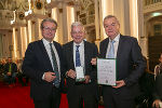 Verleihung der Ehrenzeichen des Landes Steiermark für Wissenschaft, Forschung und Kunst: LH Christopher Drexler, Hans Georg Ruppe und LH-Stv. Anton Lang (v.l.) © Land Steiermark/Robert Frankl; Verwendung bei Quellenangabe honorarfrei Verleihung der Ehrenzeichen des Landes Steiermark für Wissenschaft, Forschung und Kunst: LH Christopher Drexler, Hans Georg Ruppe und LH-Stv. Anton Lang (v.l.)